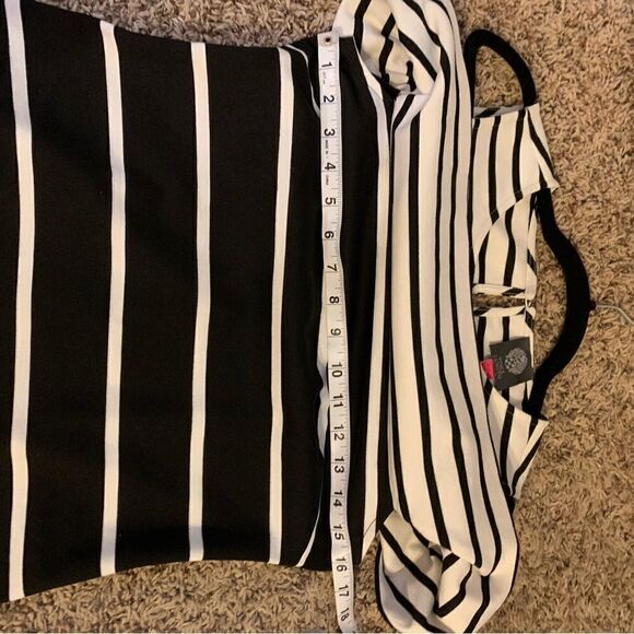 Vince Camuto Cold Shoulder Dress White and Black Striped Keyhole back - Picture 10 of 11